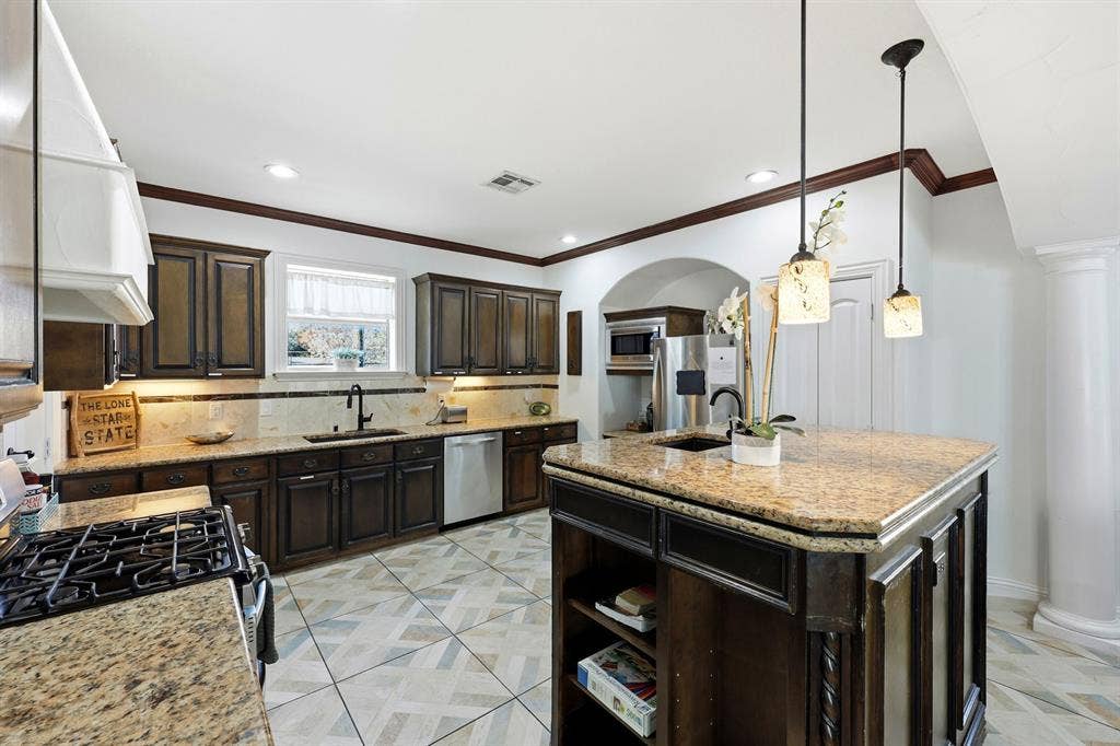 5102 Mission Avenue, #5102B, Dallas, TX 75206 Kitchen on level 2