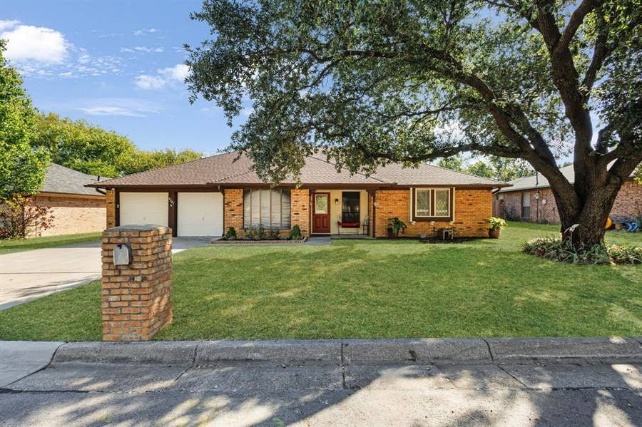Property photo for 4227 High Mesa Drive, Arlington, TX