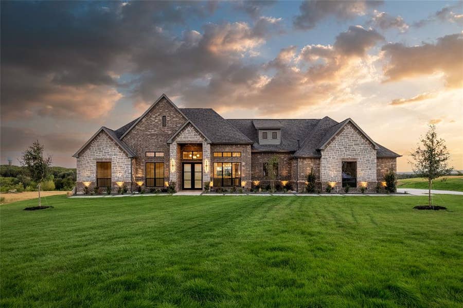 Property photo for 1031 Ranch Vista Road, Granbury, TX