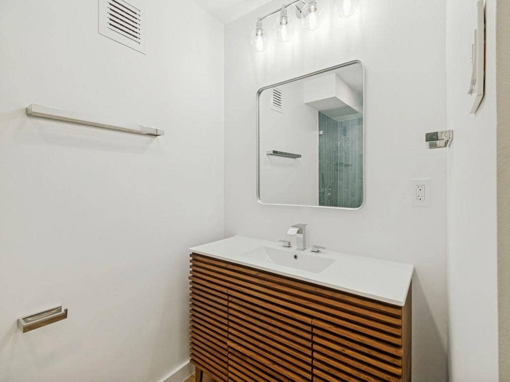 3883 Turtle Creek Boulevard, #1417, Dallas, TX 75219 3883 Turtle Creek Boulevard, #1417, Dallas, TX 75219