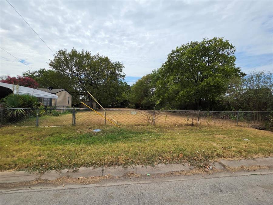 Property photo for 701 Angus Drive, Dallas, TX