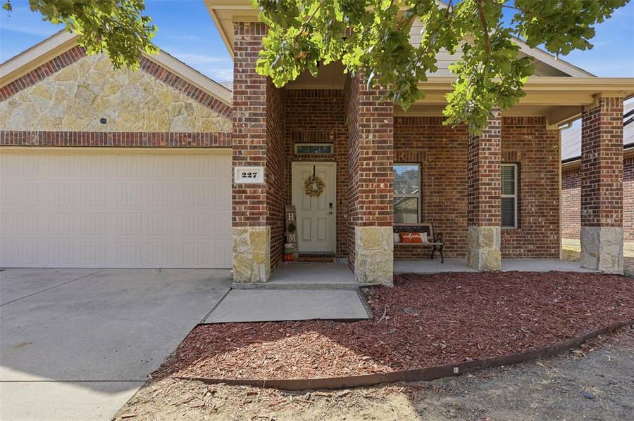 Property photo for 227 Old Spanish Trail, Waxahachie, TX