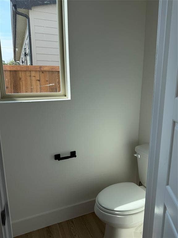 5634 Mesa Circle, Dallas, TX 75235 Guest Bath -1sr Floor