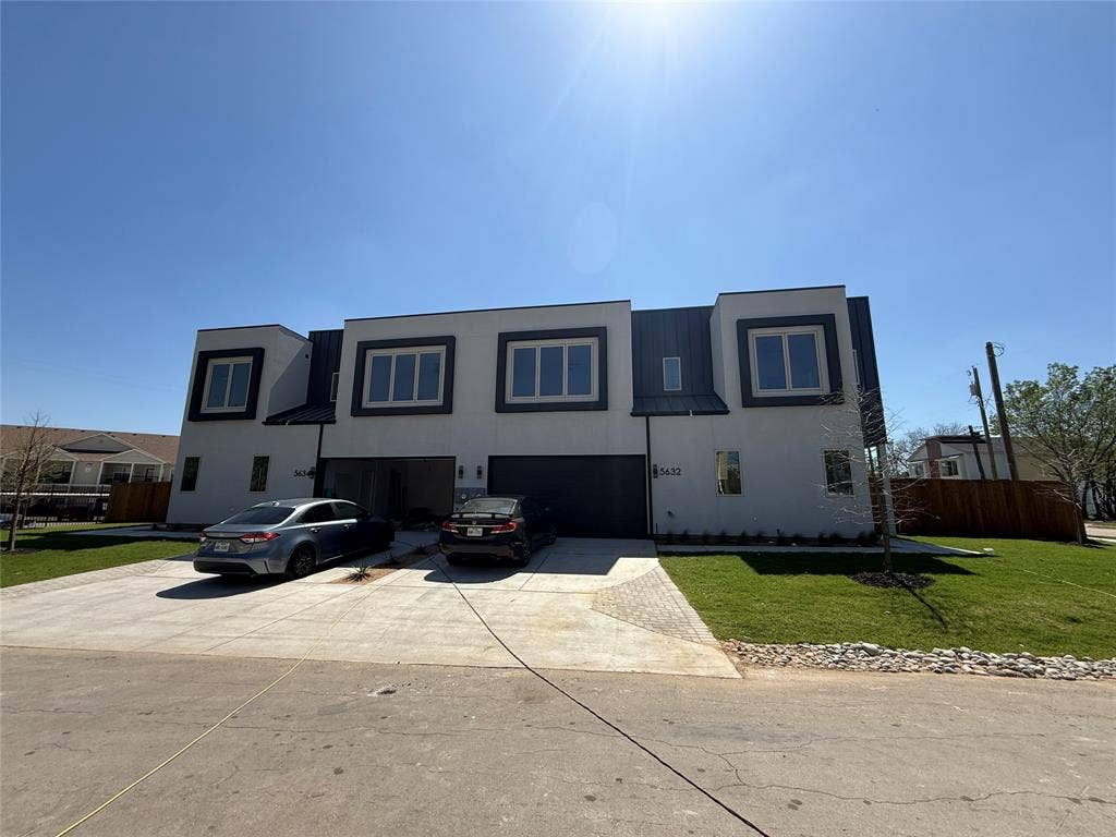 5634 Mesa Circle, Dallas, TX 75235 Both sides of the Duplex