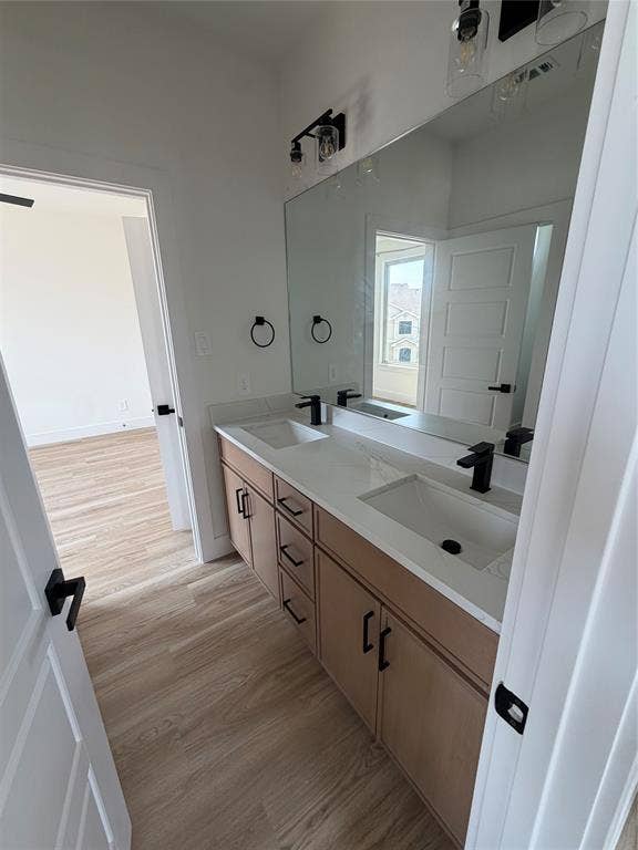 5634 Mesa Circle, Dallas, TX 75235 Jack & Jill Bathroom