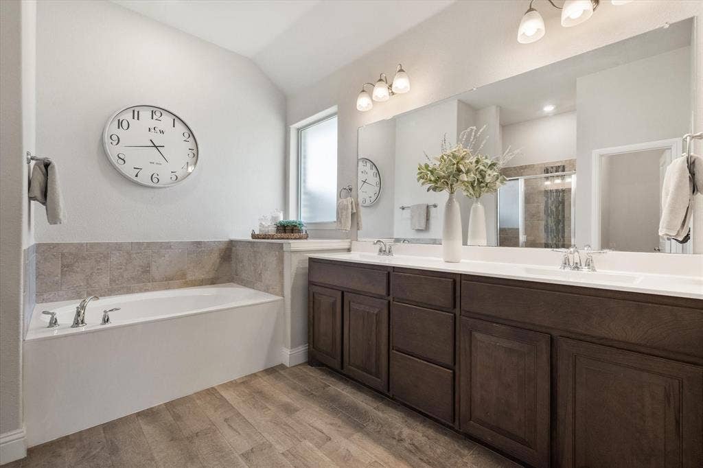 5600 Log Cabin Court, Midlothian, TX 76065