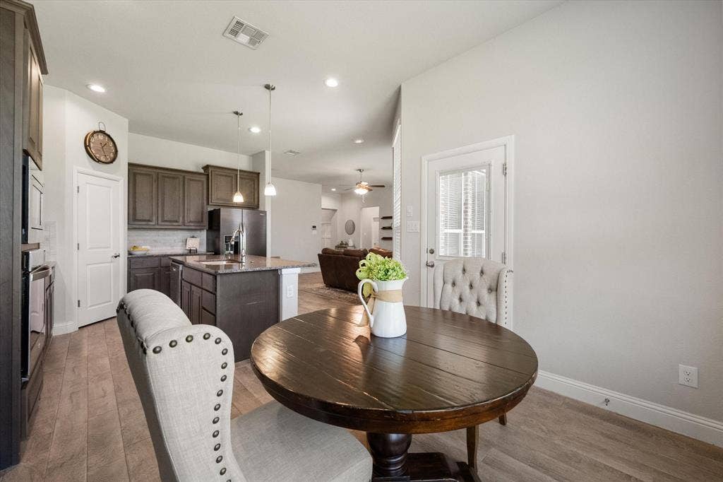 5600 Log Cabin Court, Midlothian, TX 76065