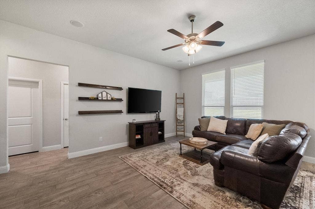 5600 Log Cabin Court, Midlothian, TX 76065
