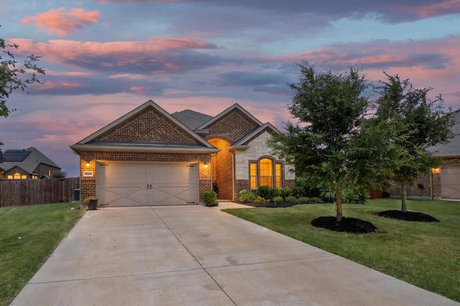 Property photo for 5600 Log Cabin Court, Midlothian, TX