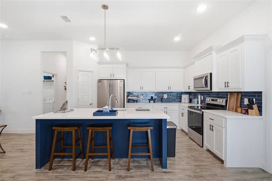 Property photo for 211 Clover Circle, Weatherford, TX