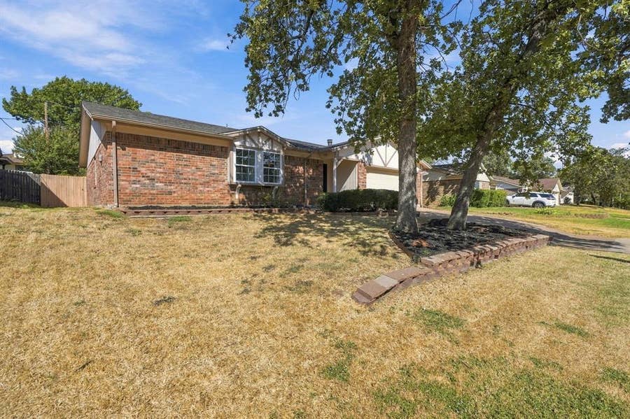 Property photo for 3708 Bordeaux Court, Arlington, TX