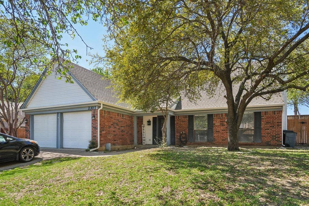 2307 Harrington Court, Euless, TX 76039 Front of Home