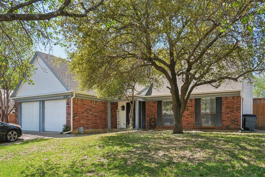 Property photo for 2307 Harrington Court, Euless, TX