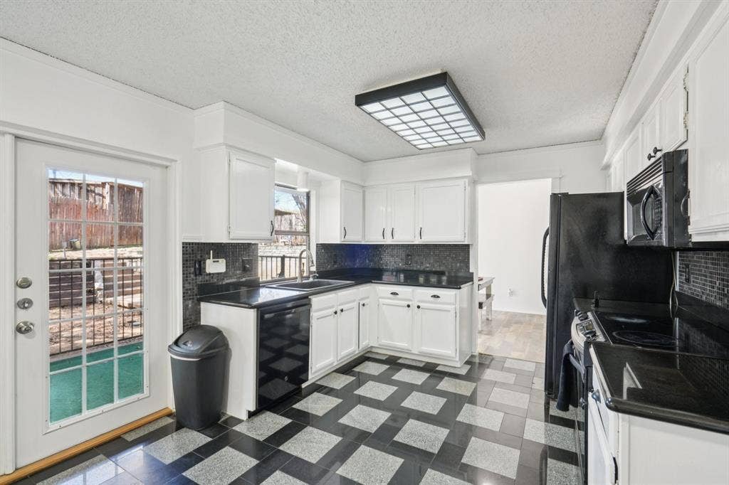 2307 Harrington Court, Euless, TX 76039 Kitchen