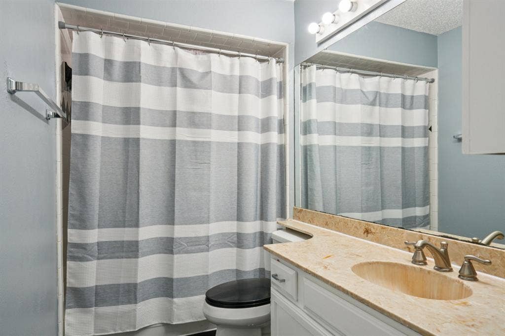 2307 Harrington Court, Euless, TX 76039 Primary Bathroom