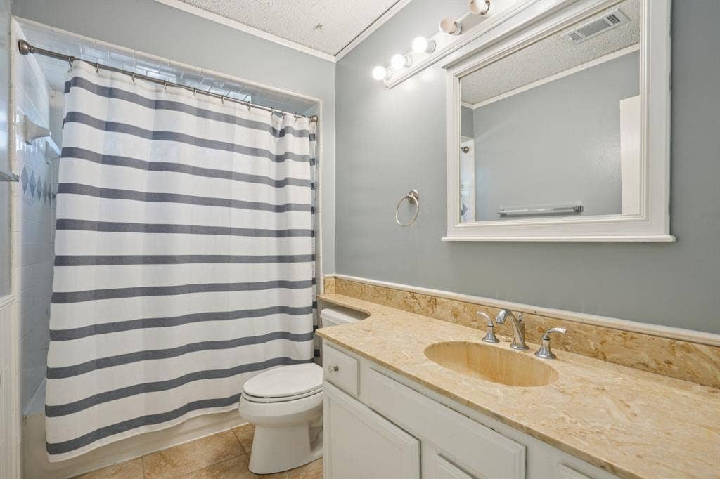 2307 Harrington Court, Euless, TX 76039 Full Bathroom
