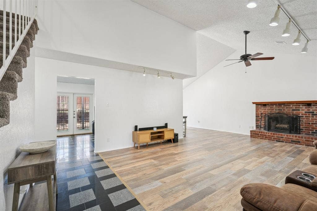 2307 Harrington Court, Euless, TX 76039 Foyer