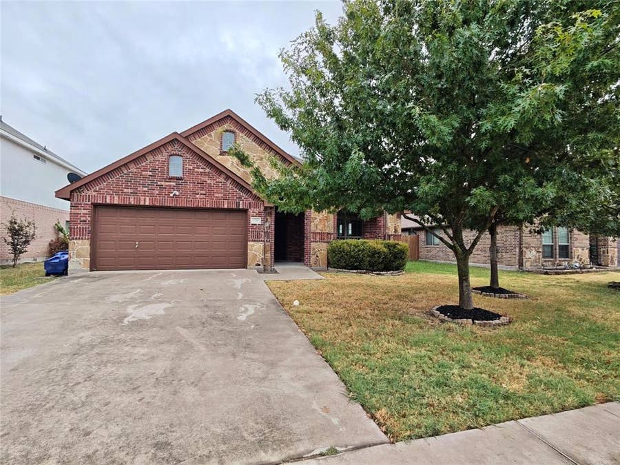 Property photo for 724 Valley Court, Royse City, TX