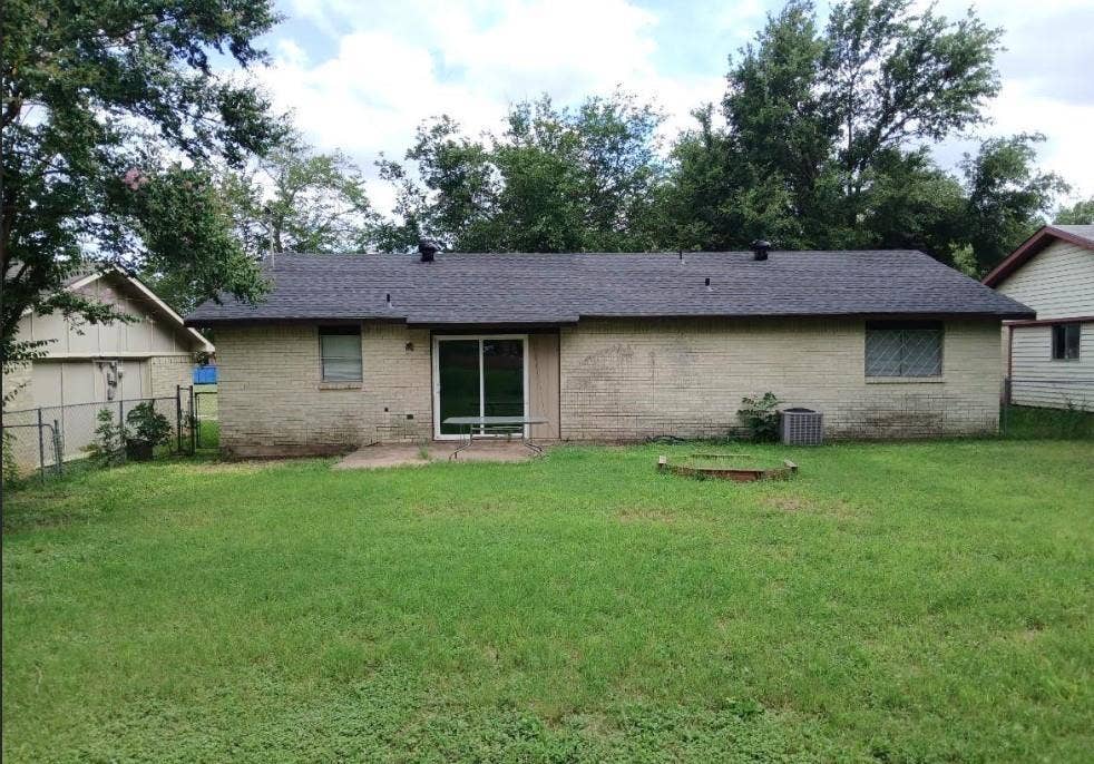 1110 Cielo Vista Drive, Grand Prairie, TX 75052 1110 Cielo Vista Drive, Grand Prairie, TX 75052