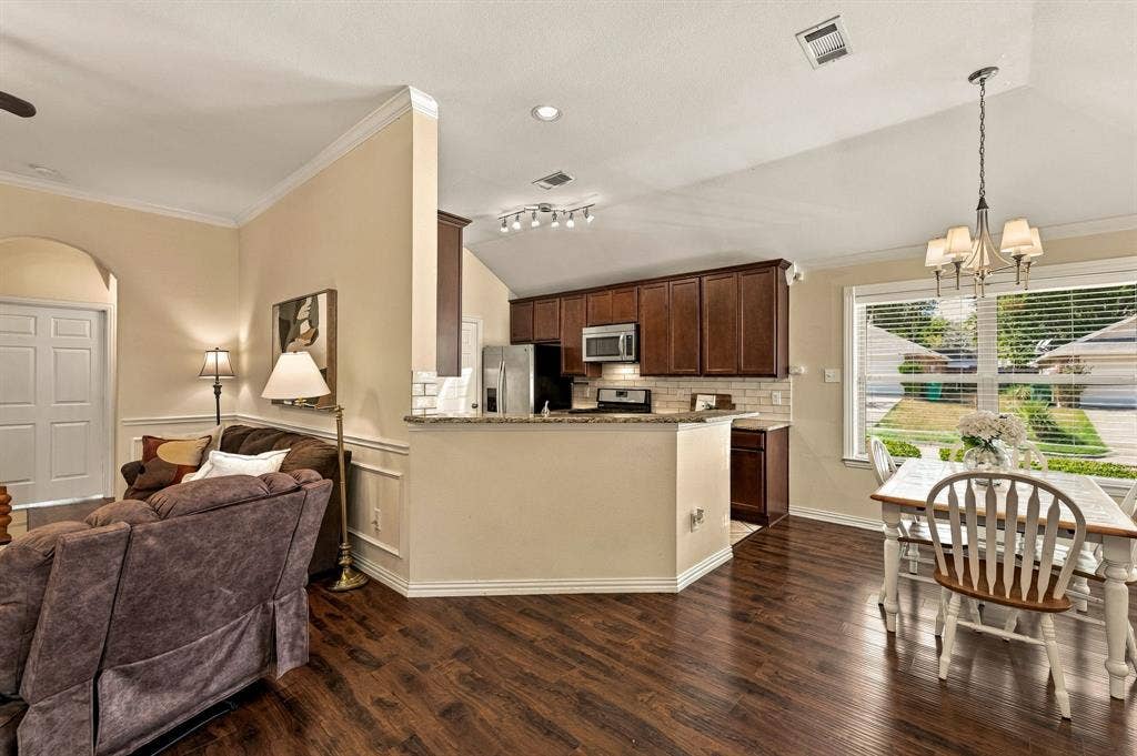 1146 Calvert Drive, Cedar Hill, TX 75104 1146 Calvert Drive, Cedar Hill, TX 75104