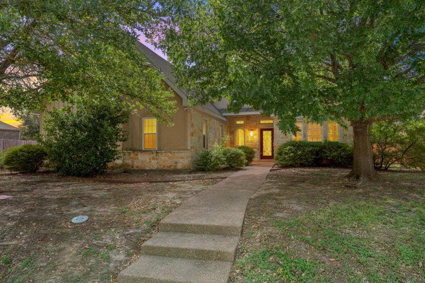Property photo for 17015 Stonebriar Road, Woodway, TX