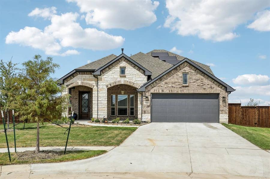 Property photo for 2123 Pennywell Drive, Mansfield, TX