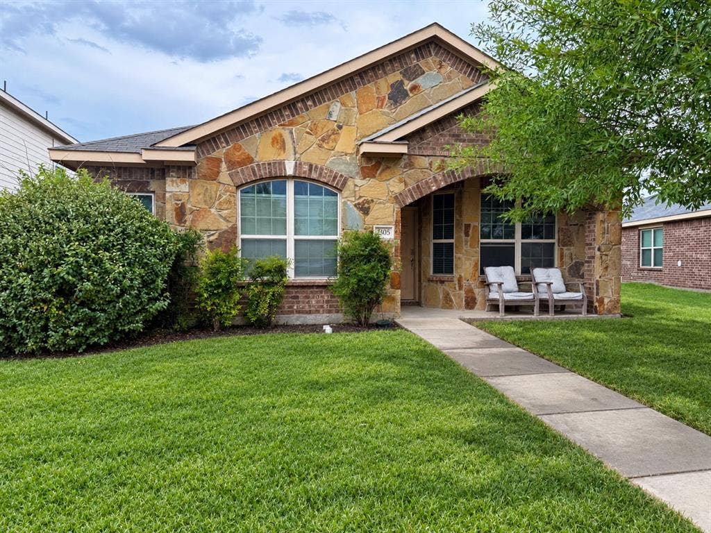 1805 Overlook Drive, Lancaster, TX 75146 Grass greening picture editing used