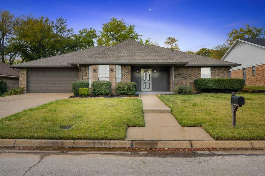 Property photo for 2017 Iron Horse Court, Arlington, TX