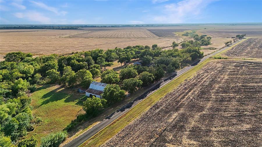 Property photo for 917 Goodwyn Road, Italy, TX