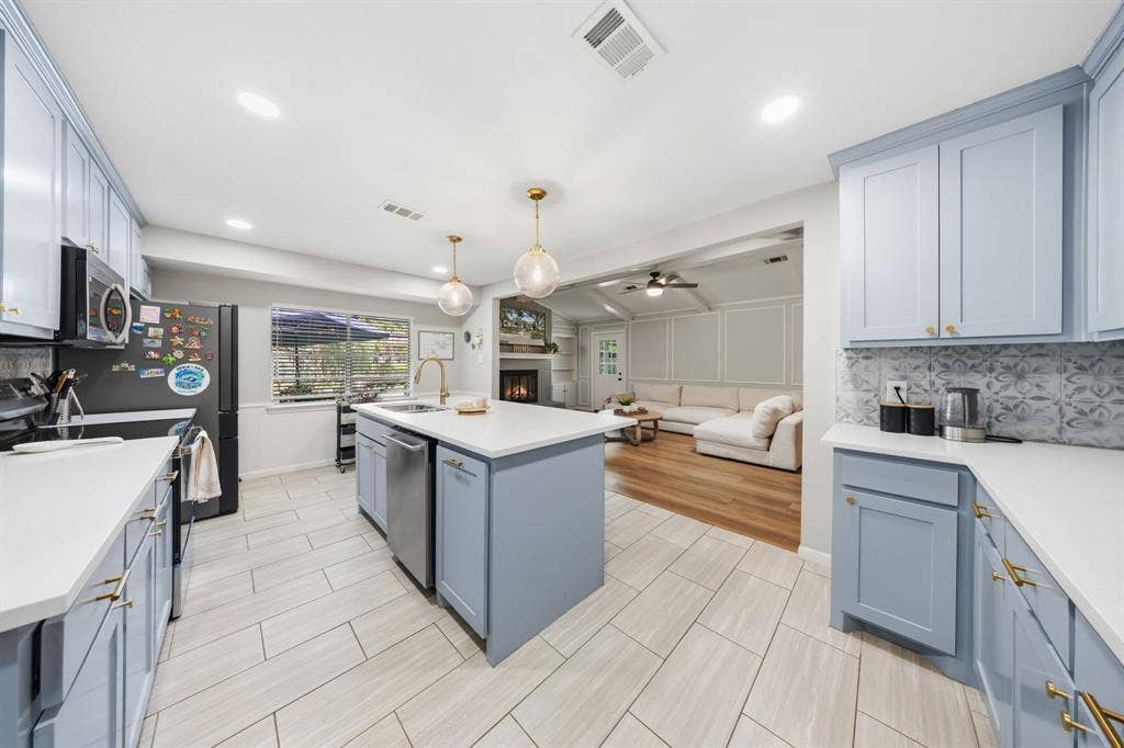 1707 Carlton Drive, Arlington, TX 76015 1707 Carlton Drive, Arlington, TX 76015