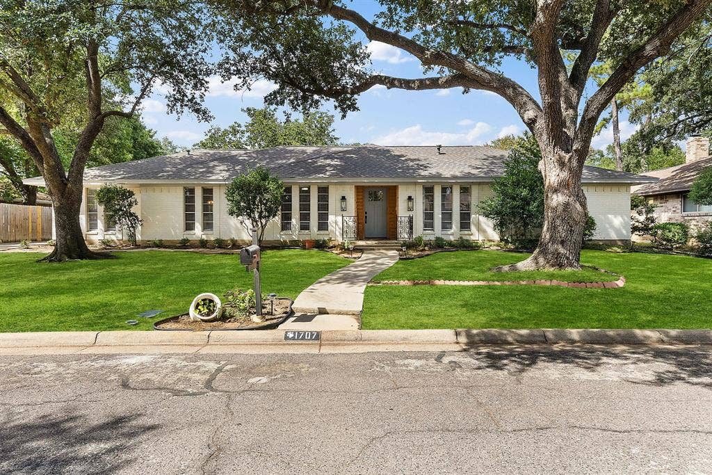 1707 Carlton Drive, Arlington, TX 76015 1707 Carlton Drive, Arlington, TX 76015