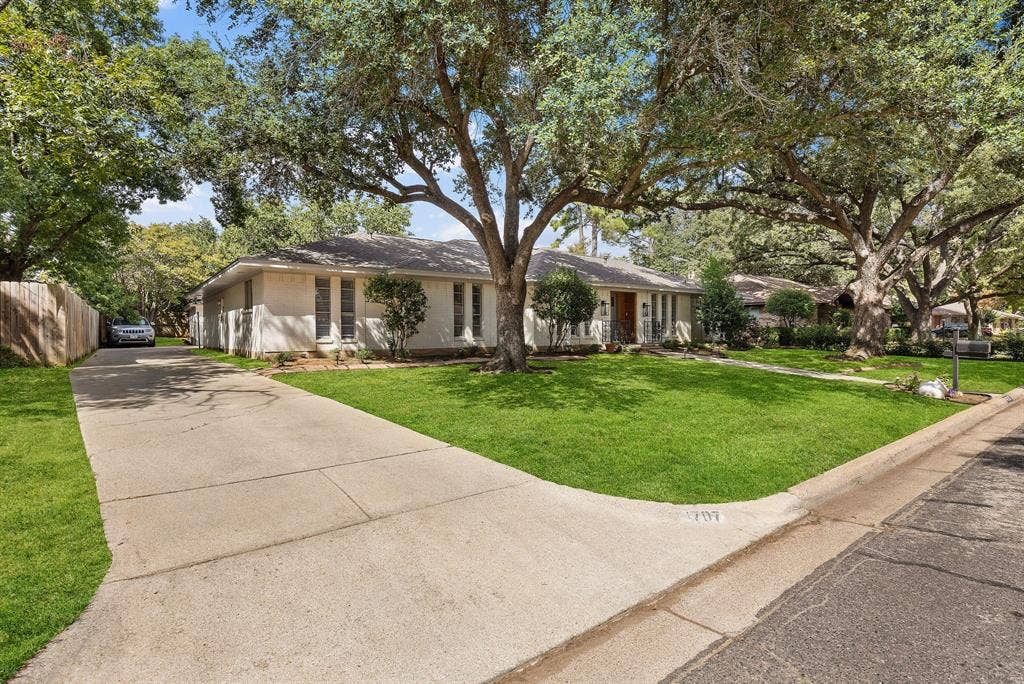 1707 Carlton Drive, Arlington, TX 76015 1707 Carlton Drive, Arlington, TX 76015