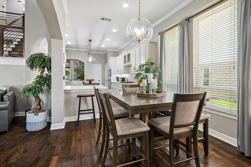 7525 Cedar Elm Drive, Irving, TX 75063 Hardwood-finish flooring, recessed lighting, and crown molding