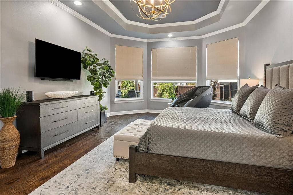 7525 Cedar Elm Drive, Irving, TX 75063 Tray ceiling with crown molding, recessed lighting, and a decorative light fixture