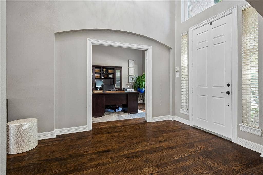 7525 Cedar Elm Drive, Irving, TX 75063 Hardwood flooring, arched doorway, panel-style front door, side-light windows, built-in shelving