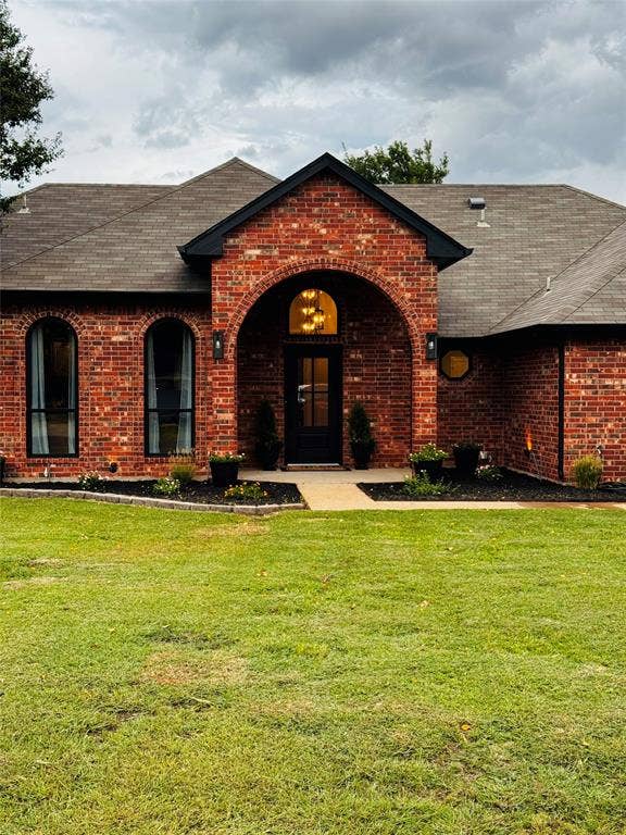 Property photo for 709 Hollingsworth Lane, Red Oak, TX