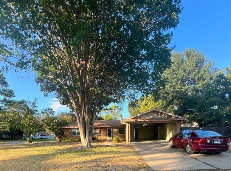 Property photo for 2715 Bellaire Court, Arlington, TX