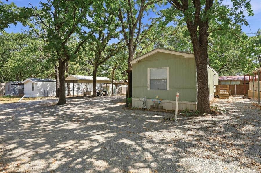 Property photo for 14 Bravo Road, Pottsboro, TX