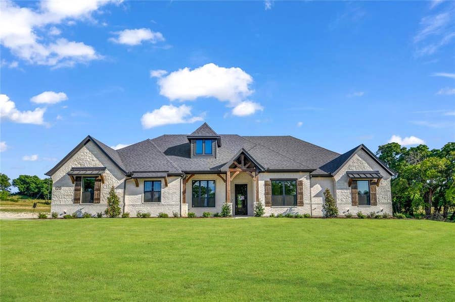 Property photo for 120 Daggett Drive, Decatur, TX