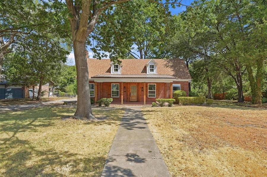 Property photo for 1525 N Shannon Street, Sherman, TX