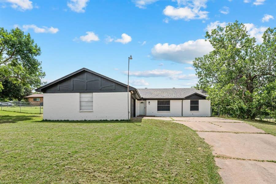 Property photo for 103 Park Trail Place, Joshua, TX