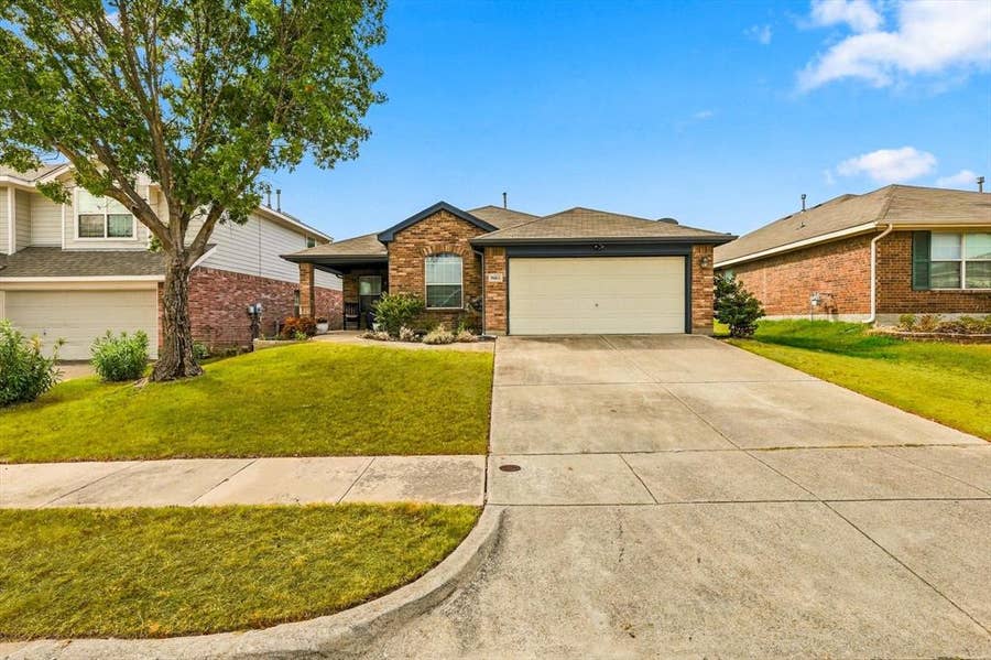 Property photo for 9861 Autumn Sage Drive, Fort Worth, TX