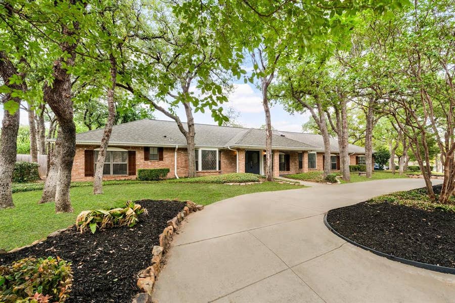 Property photo for 2 Lake Forest Drive, Trophy Club, TX