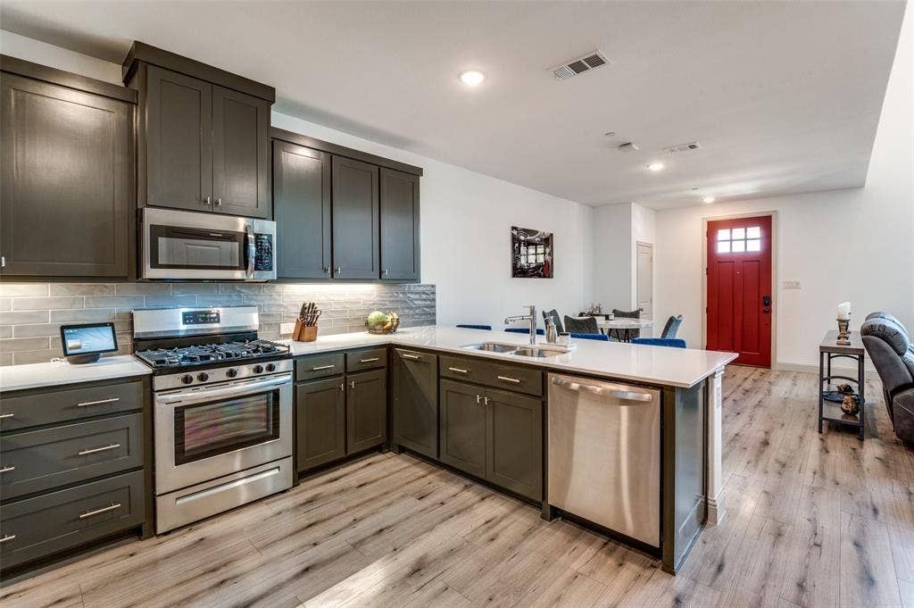 8725 Phoebe Road, Frisco, TX 75035 8725 Phoebe Road, Frisco, TX 75035