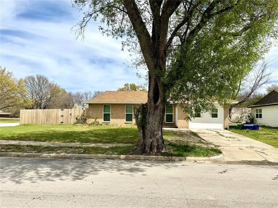 Property photo for 1801 Coleta Place, Garland, TX