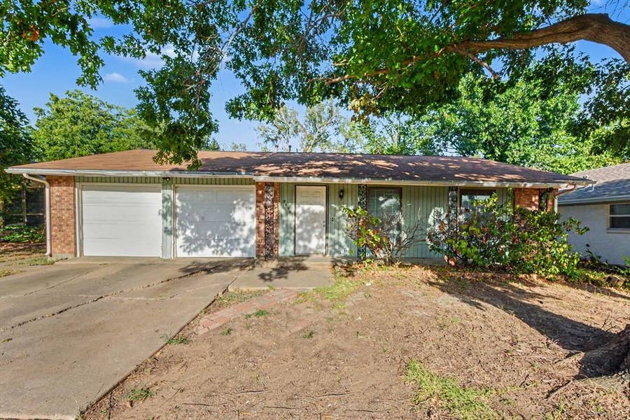 Property photo for 3432 Whippoorwill Lane, Irving, TX