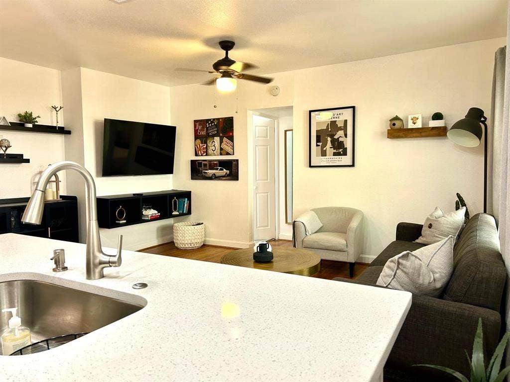 3927 Cole Avenue, #H, Dallas, TX 75204 3927 Cole Avenue, #H, Dallas, TX 75204