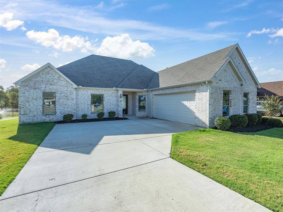 Property photo for 1301 Carnoustie Drive, Ennis, TX