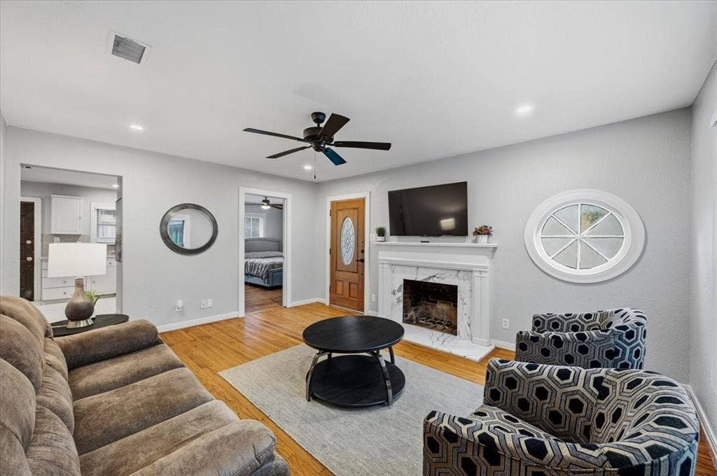 2614 Roanoke Avenue, Dallas, TX 75235 2614 Roanoke Avenue, Dallas, TX 75235