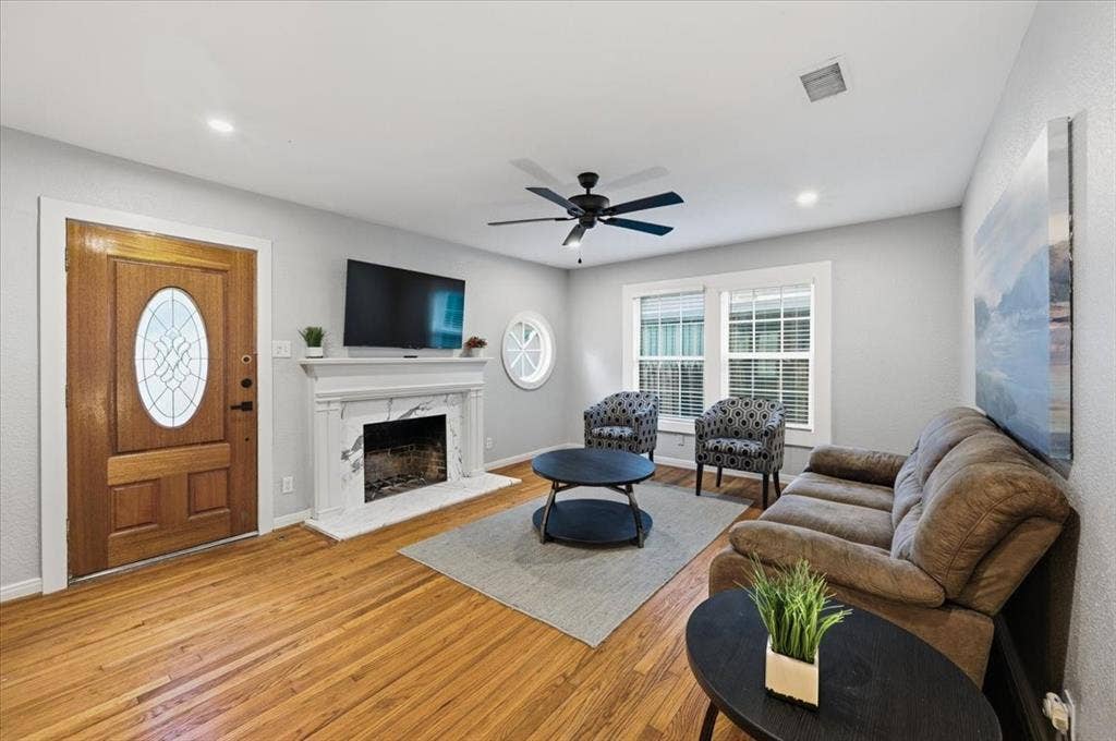 2614 Roanoke Avenue, Dallas, TX 75235 2614 Roanoke Avenue, Dallas, TX 75235